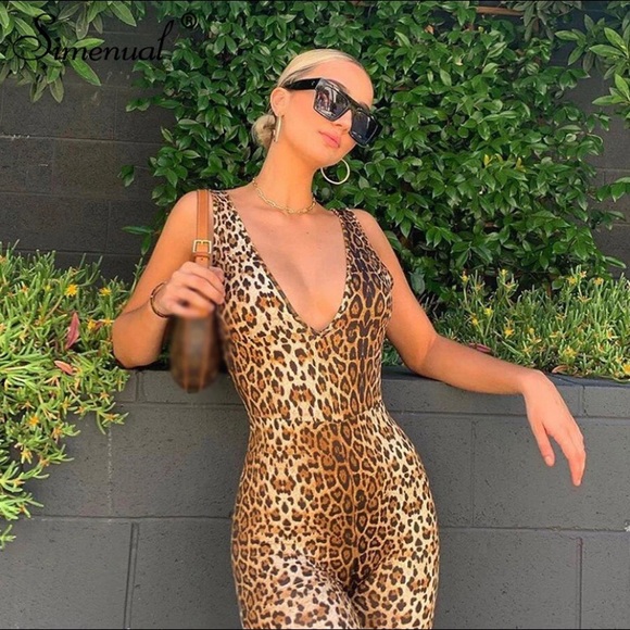 Cheetah/Leopard Print Romper-Jumpsuit - Picture 2 of 6